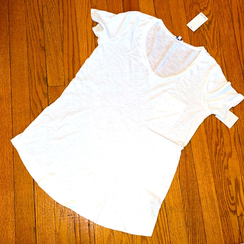 Splendid  S white V-neck long pocket tea